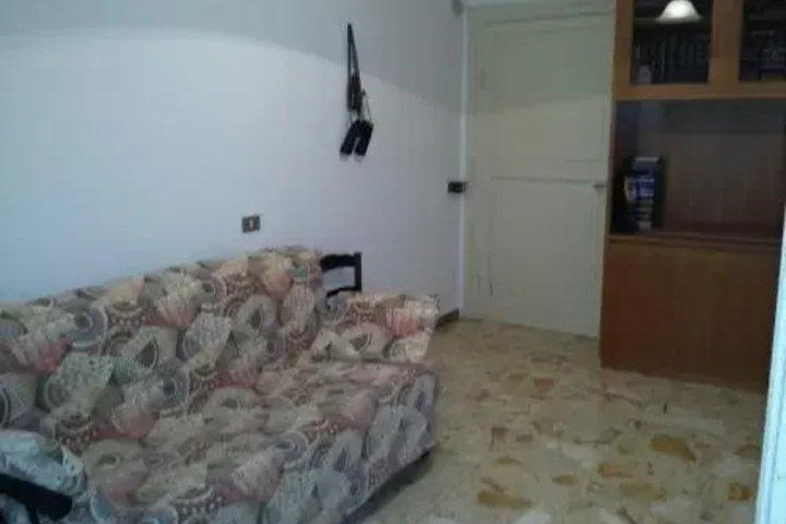 Room 5 of 10