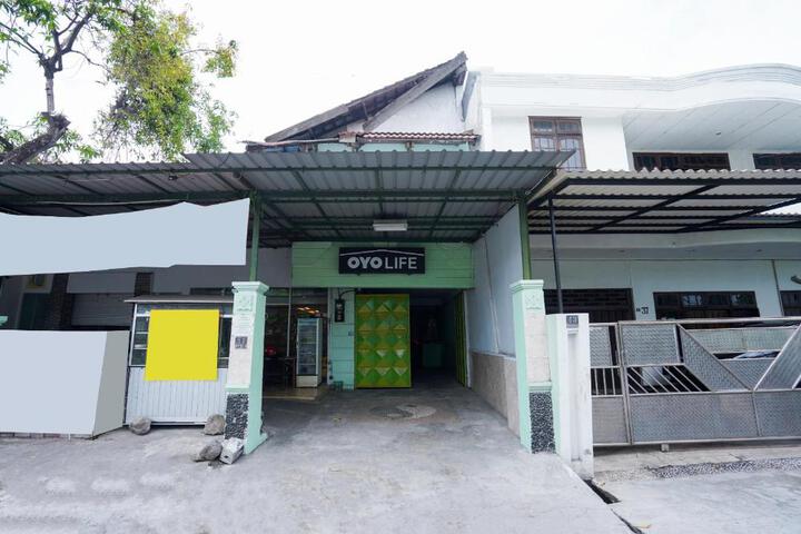 OYO Life 2309 Kost Si Mbok Vivi