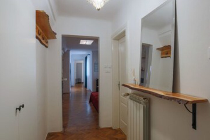 Ballroom/Hall 7 of 22