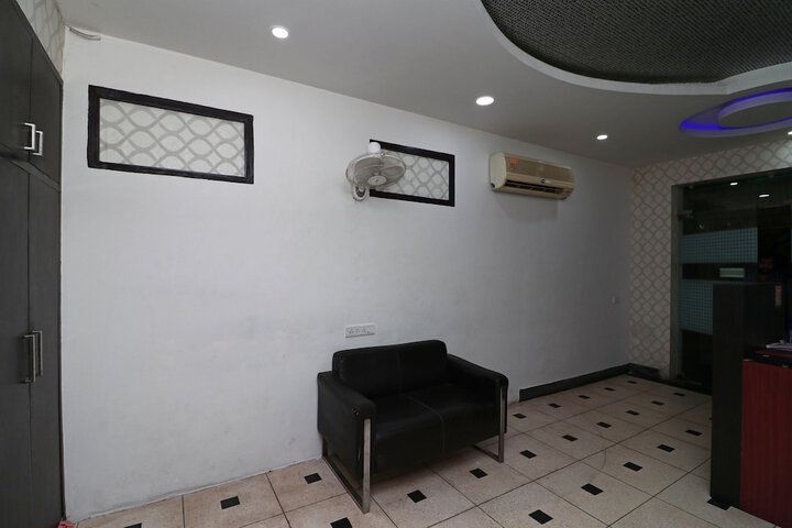 OYO 16499 HOTEL MOTI DUNGRI PALACE