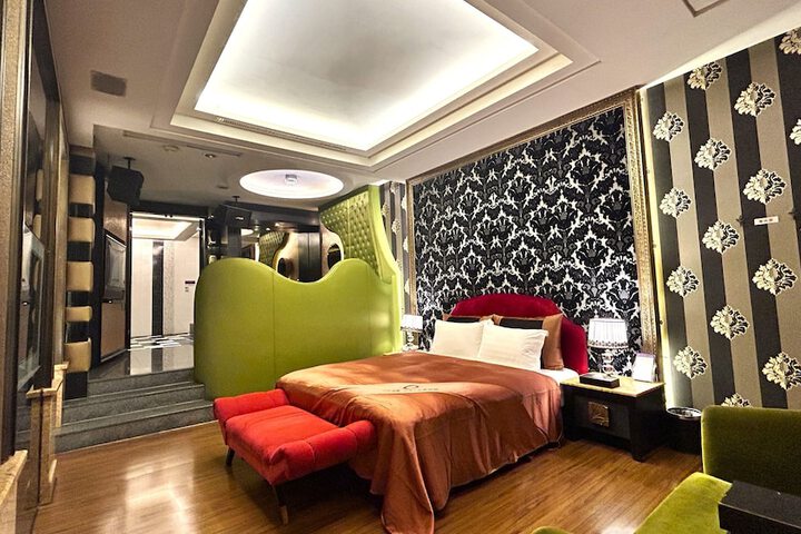 Room 67 of 97