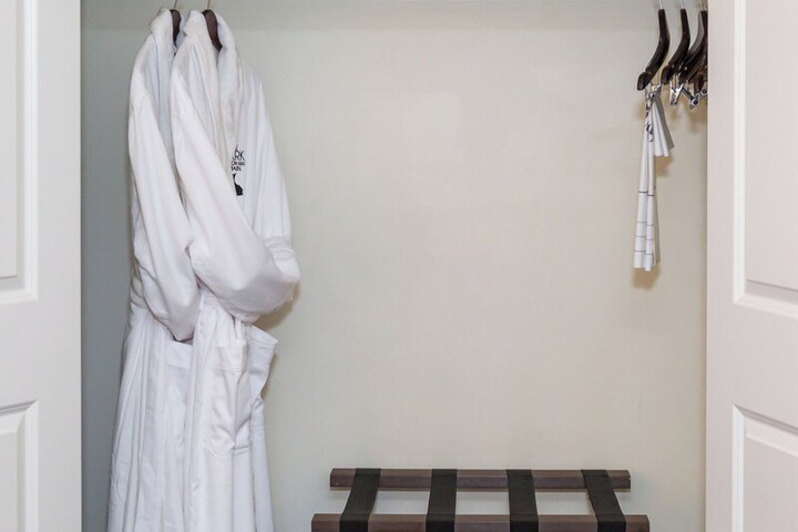 Room 2 of 8