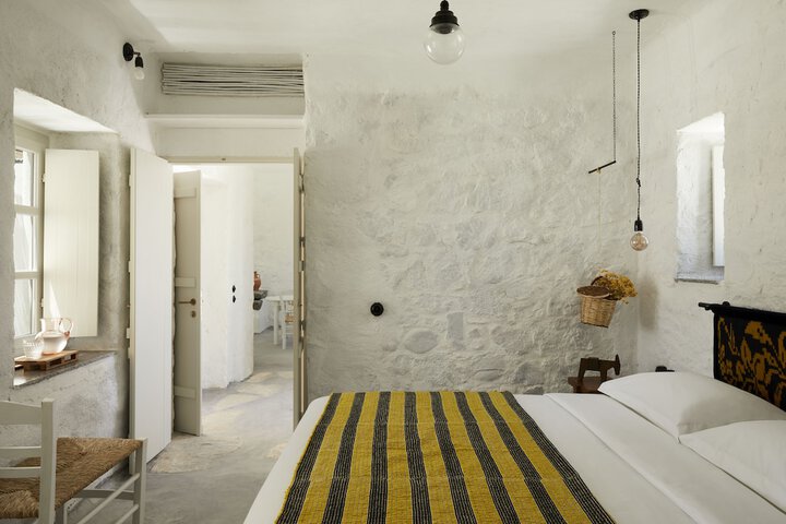 Room 2 of 25