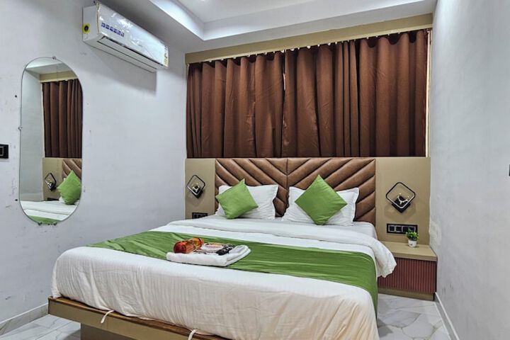 Room 9 of 33
