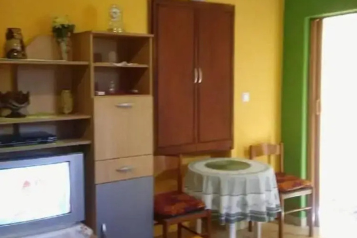 Room 2 of 8