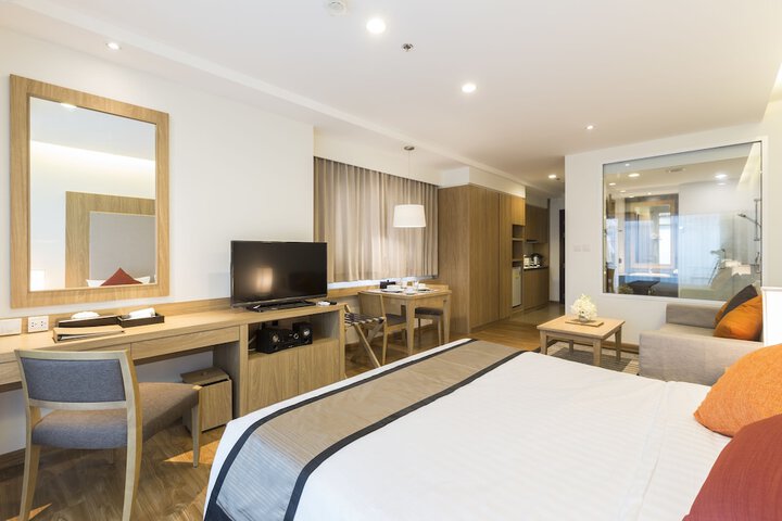 Room 5 of 28