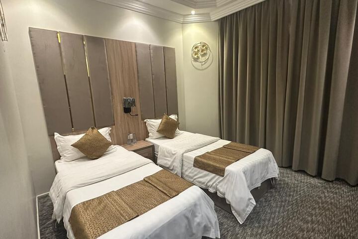 Room 9 of 24