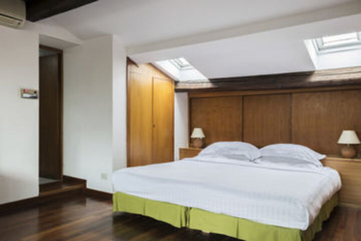 Room 53 of 121