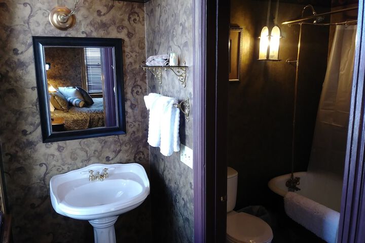 Room 37 of 60