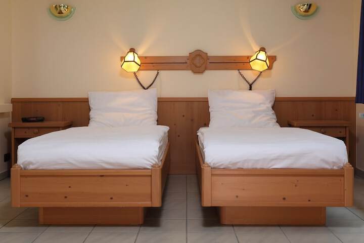 Room 6 of 37