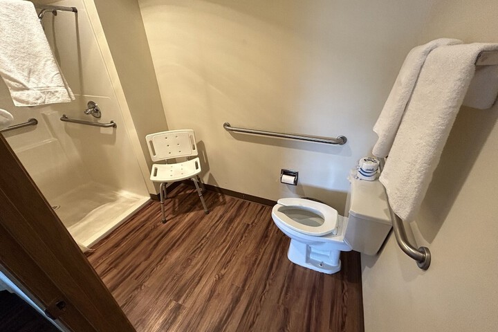 1 Queen Bed Mobility Accessible (26 of 35)