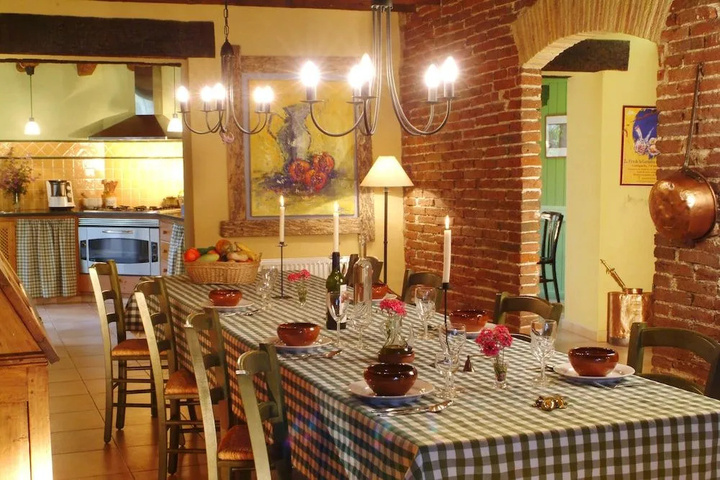 Dining 15 of 17