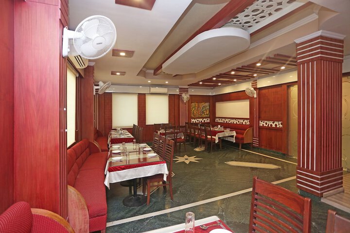 Dining 6 of 19