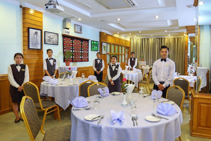 Dining 35 of 55