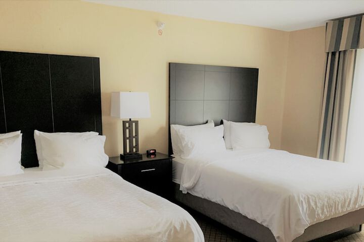 2 Queen Beds (9 of 15)