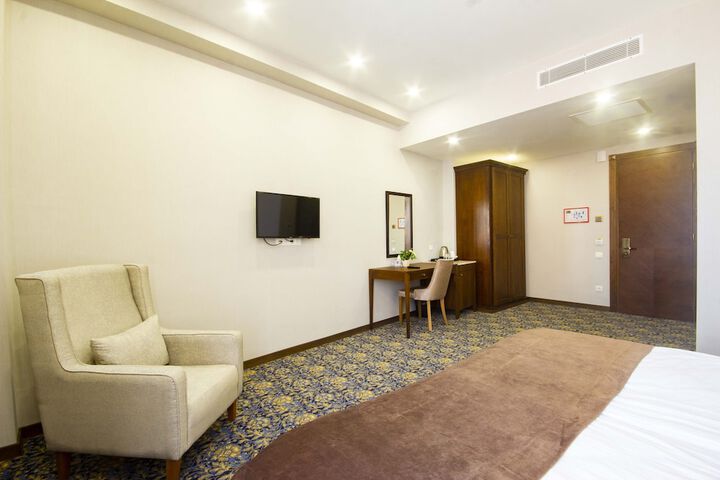 Room 12 of 72