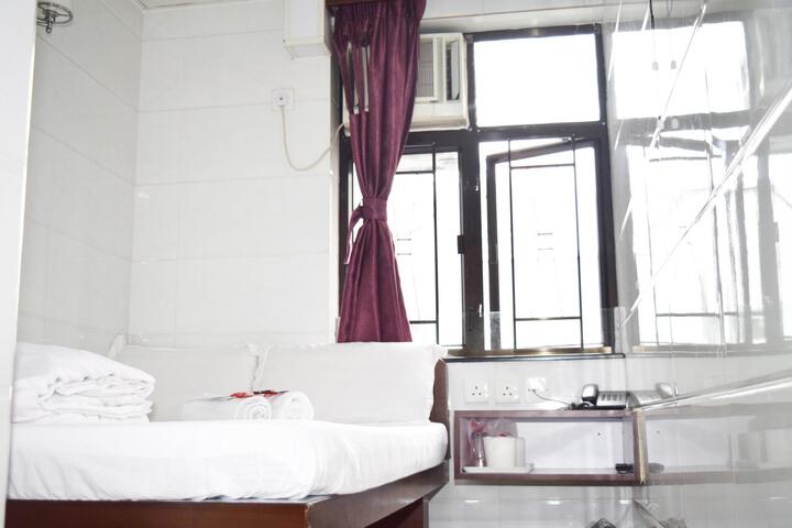 Room 4 of 6