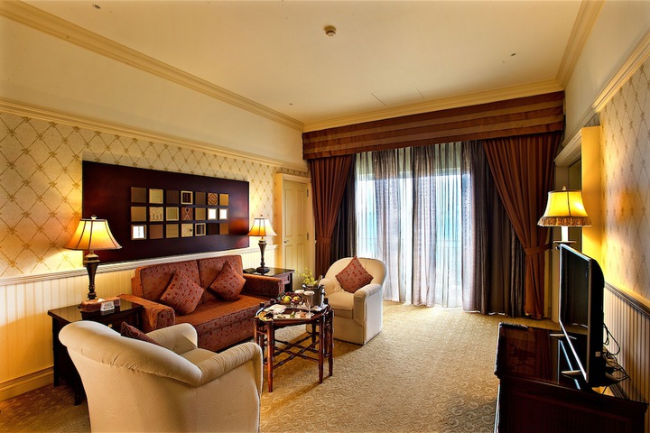Lounge 60 of 88