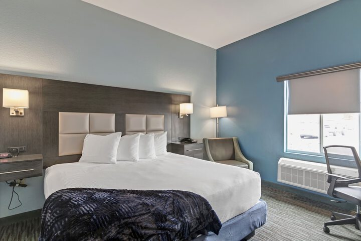 1 King Bed Accessible (13 of 17)
