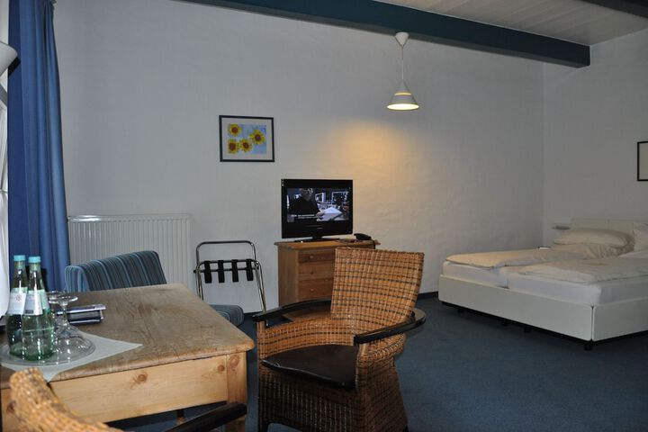 Room 2 of 44