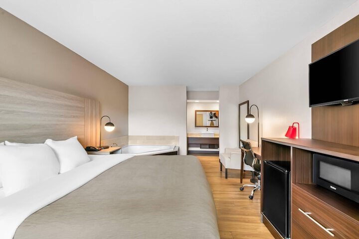 Room 28 of 62