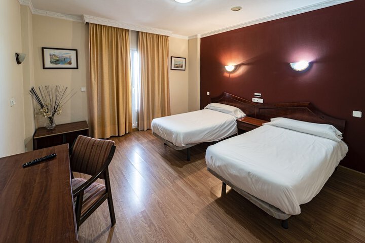 Room 4 of 25