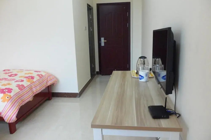 Room 2 of 10
