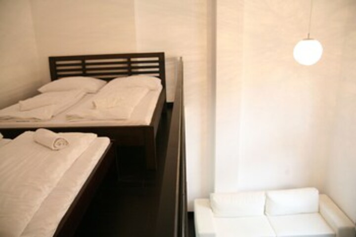 Room 199 of 275