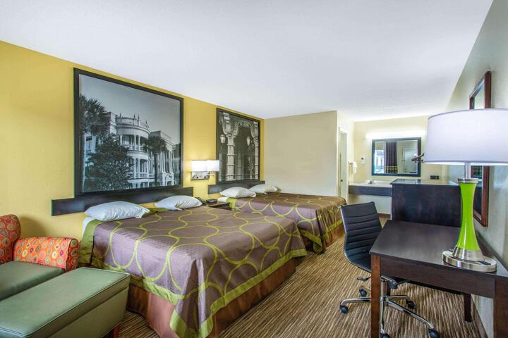 1 Queen Bed Mobility Accessible (14 of 18)