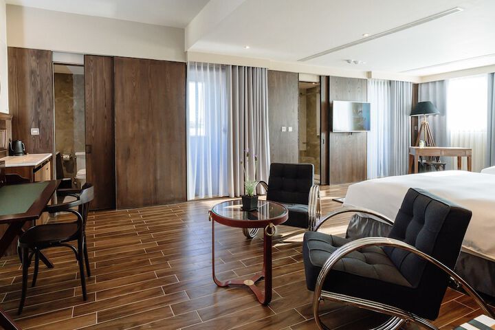 Room 42 of 243
