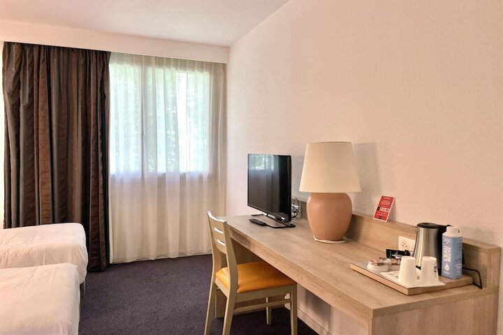 Room 19 of 53