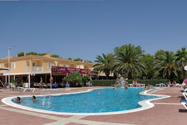 Hotel with Pool