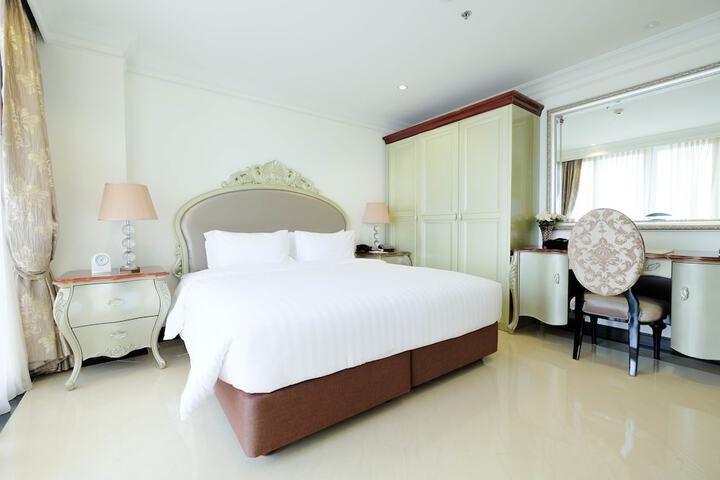 Room 27 of 52