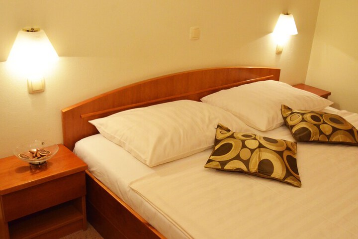Room 8 of 101