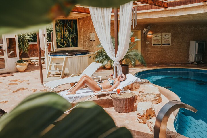 Pool Hotel