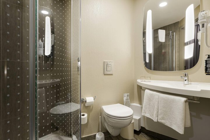 Room 10 of 47