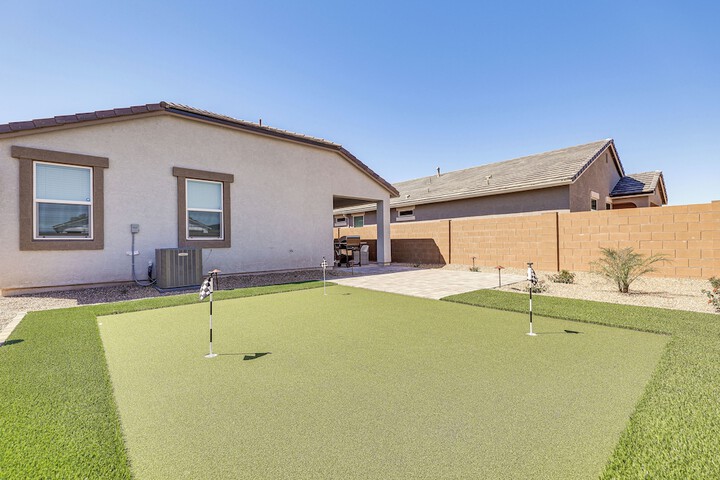 Maricopa Home w / Putting Green & Covered Patio!