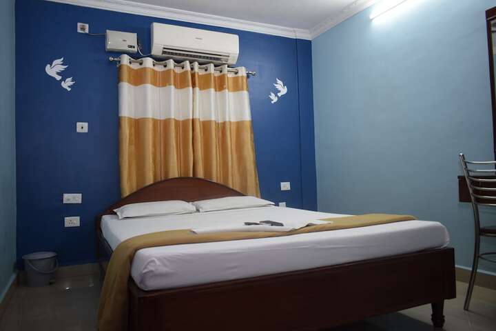 Room 12 of 18