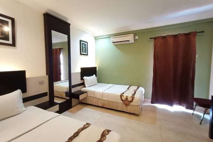 Room 17 of 32
