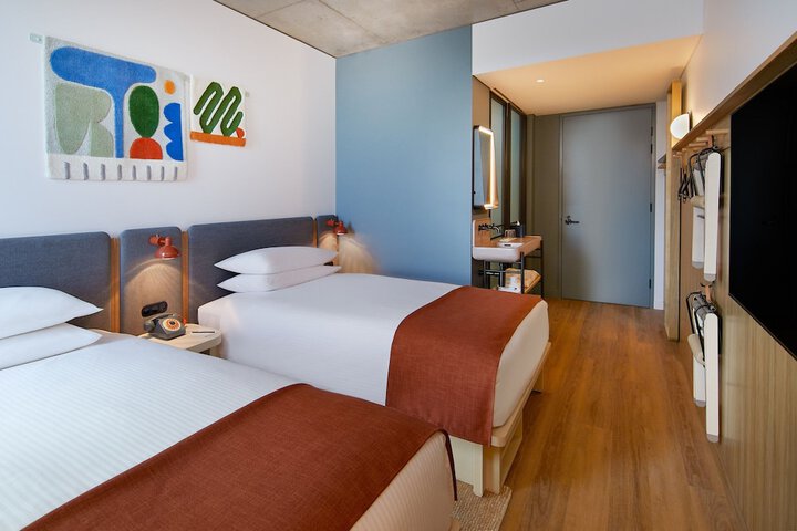 Room 8 of 78