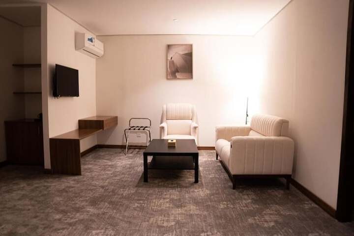 Room 14 of 27