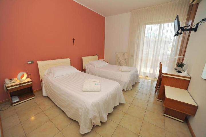 Hotel Suite Photo