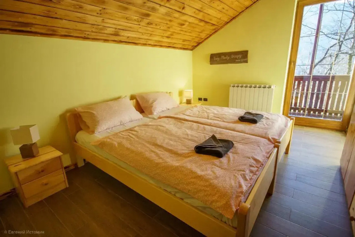 Room 4 of 13