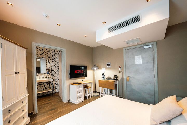 Room 93 of 117