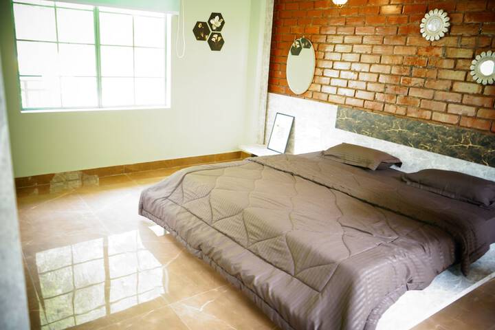 Room 4 of 28
