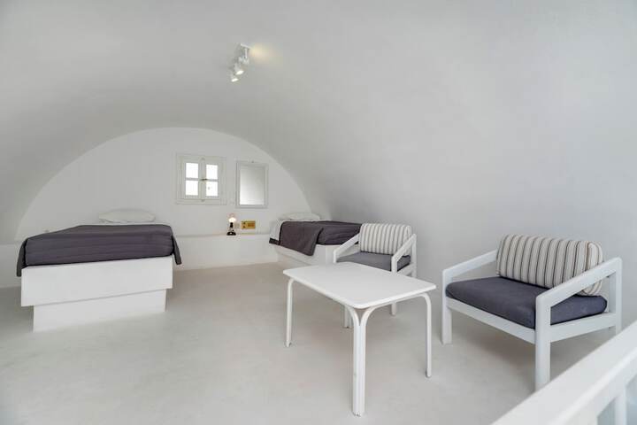 Room 25 of 104