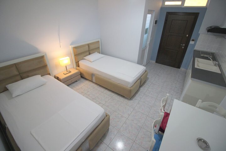 Room 13 of 66