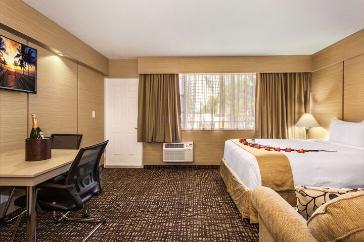 Standard | King Bed (8 of 17)