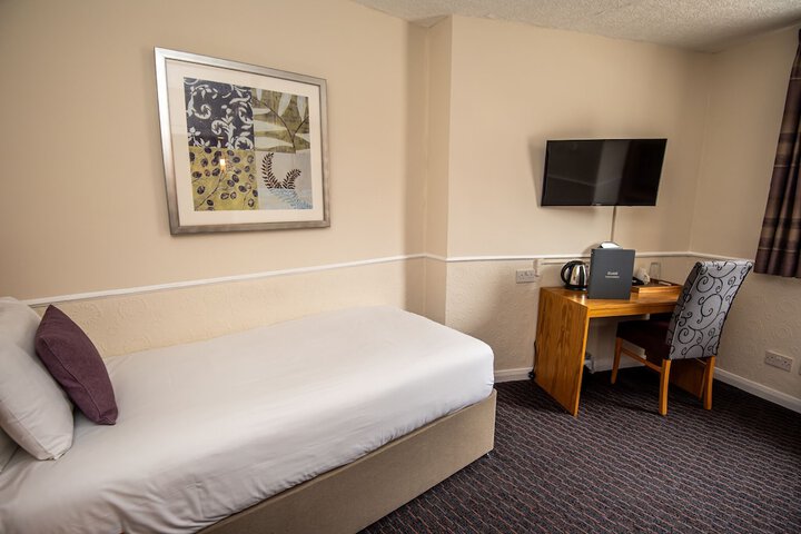 Room 8 of 36