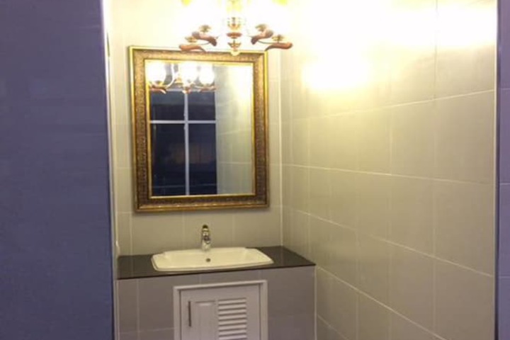 Room 8 of 8